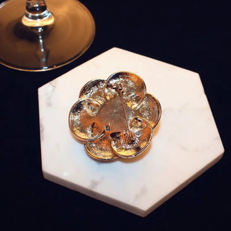 Broche Camellia CC de luxe de haute qualité, grande marque, écharpes, boucle, broches de Saint-Valentin pour femme, cadeau, accessoires