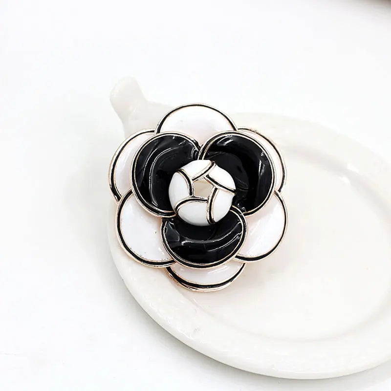 Broche Camellia CC de luxe de haute qualité, grande marque, écharpes, boucle, broches de Saint-Valentin pour femme, cadeau, accessoires