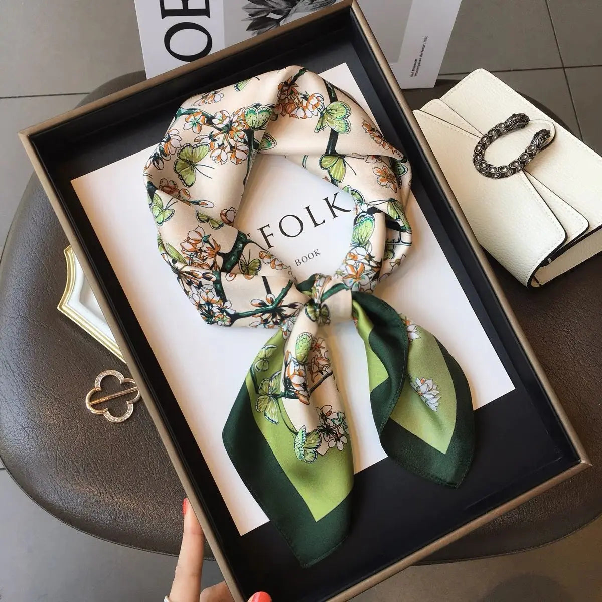 Foulards tendance 70 x 70 cm pour femmes, châle imprimé en satin de soie, hijab, bandana, marque de luxe, carrés, pour dames