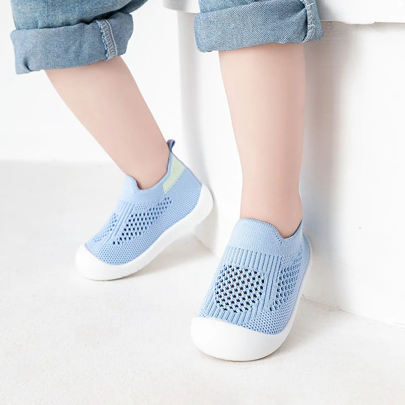 Chaussures de printemps populaires pour bébés, maille tricotée, respirantes, pour filles et garçons de 0 à 3 ans, baskets décontractées à enfiler, antidérapantes, pour tout-petits, pré-marcheurs