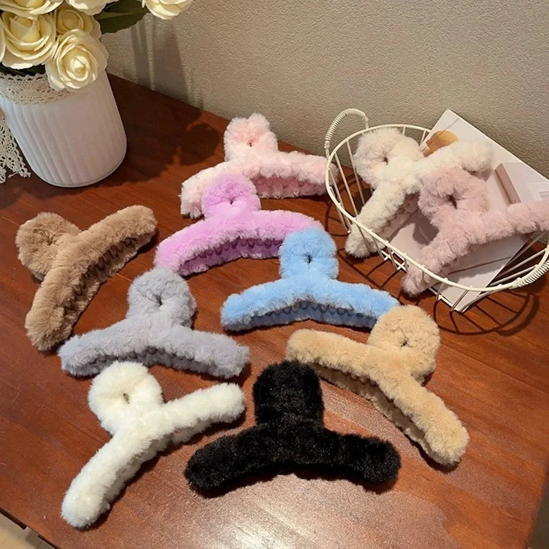 Pince à cheveux en fausse fourrure pour femme, élégante barrette en acrylique en forme de crabe, accessoire pour cheveux, couvre-chef en fourrure