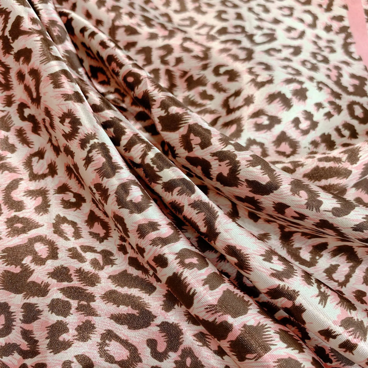 Foulard carré d'été en soie imprimé léopard pour femme, bandeau pour cheveux, grand hijab, bandana, châle, nouveauté printemps 2022