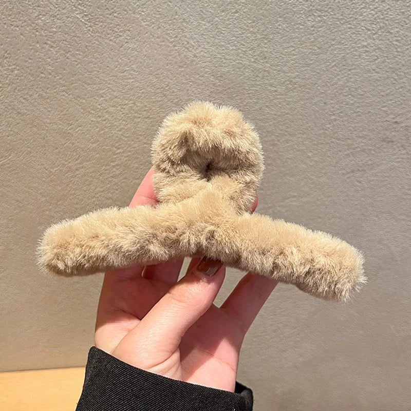 Winter Faux Fur Hair Claw for Women Elegant Acrylic Crab Barrette Hairpin Girl-Hair Accessories Furry Headwear Hair Claw Clip