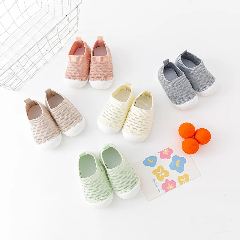 Chaussures de printemps populaires pour bébés, maille tricotée, respirantes, pour filles et garçons de 0 à 3 ans, baskets décontractées à enfiler, antidérapantes, pour tout-petits, pré-marcheurs