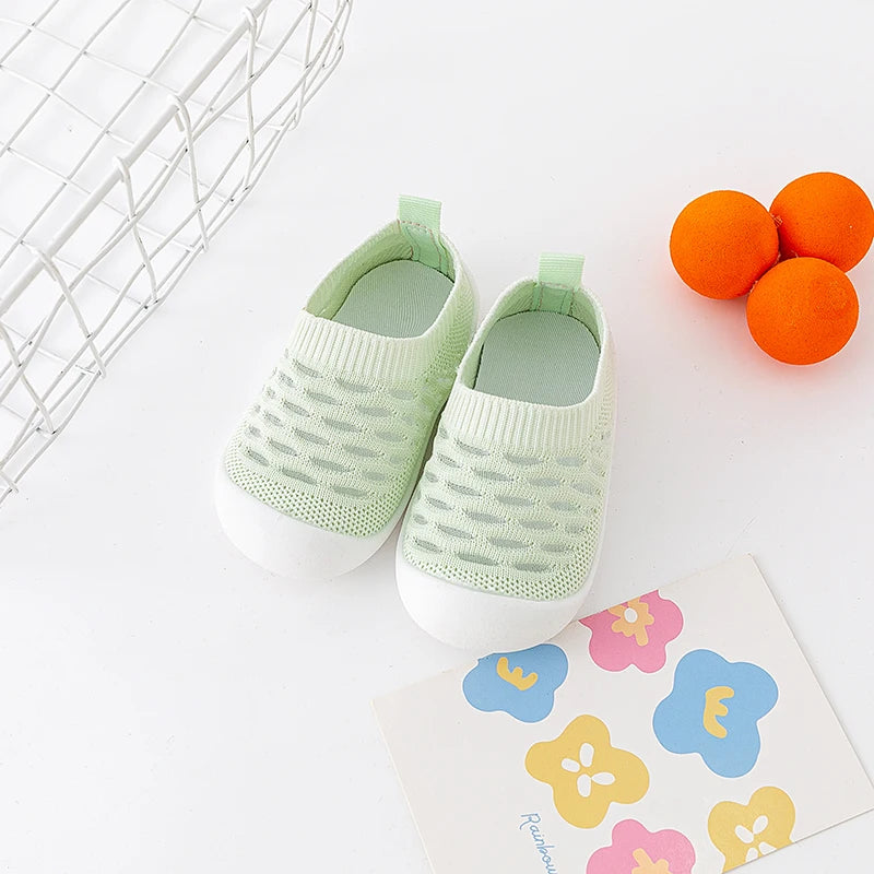 Chaussures de printemps populaires pour bébés, maille tricotée, respirantes, pour filles et garçons de 0 à 3 ans, baskets décontractées à enfiler, antidérapantes, pour tout-petits, pré-marcheurs