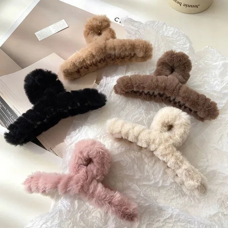 Pince à cheveux en fausse fourrure pour femme, élégante barrette en acrylique en forme de crabe, accessoire pour cheveux, couvre-chef en fourrure