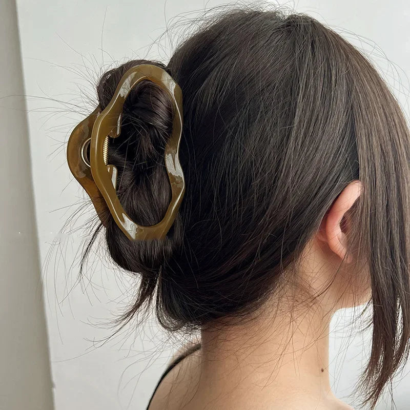 Elegant Clouds Hollow Out Hair Claws Clip Women Girls Jelly Acrylic Hair Clamps Plastic Hairpins Barrettes Hair Accessories