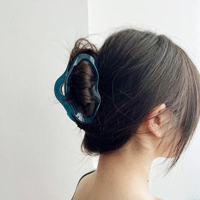 Elegant Clouds Hollow Out Hair Claws Clip Women Girls Jelly Acrylic Hair Clamps Plastic Hairpins Barrettes Hair Accessories