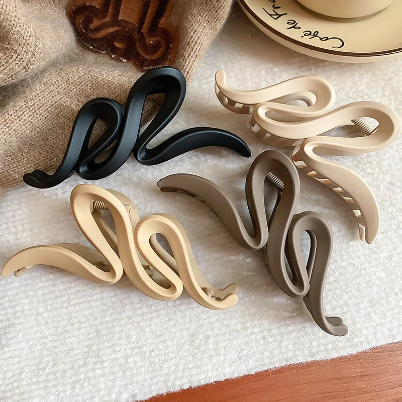 Pinces à cheveux ondulées en acrylique de couleur unie pour femmes, pinces à cheveux simples et polyvalentes en forme de requin, accessoires pour cheveux de tempérament français