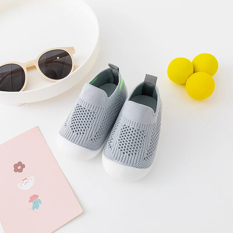 Chaussures de printemps populaires pour bébés, maille tricotée, respirantes, pour filles et garçons de 0 à 3 ans, baskets décontractées à enfiler, antidérapantes, pour tout-petits, pré-marcheurs