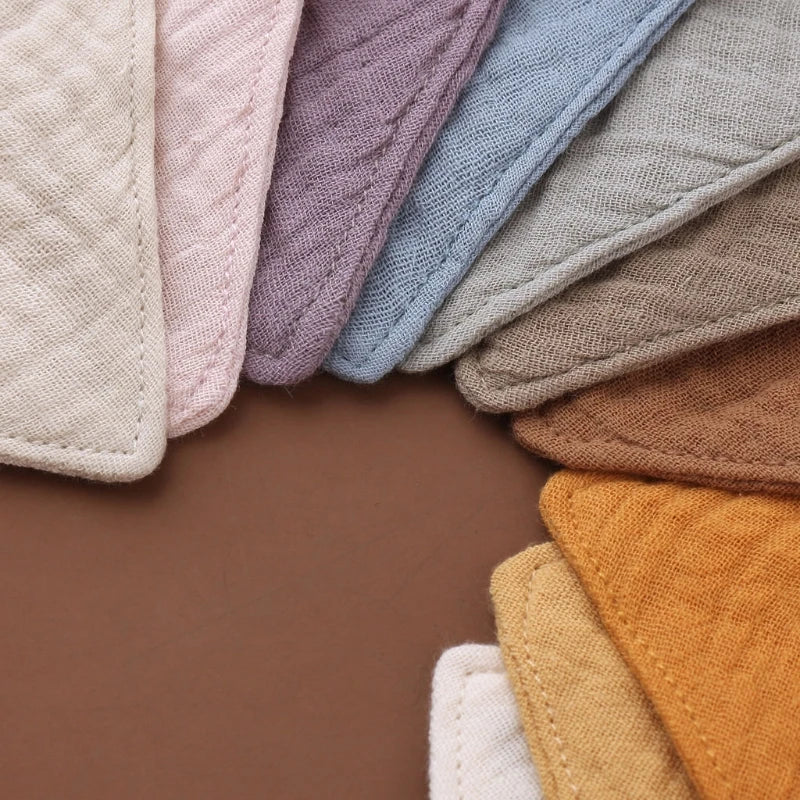 Bavoirs bébé absorbants d'eau de couleur unie, écharpe triangulaire en coton doux, serviette de salive pour nouveau-né, bavoirs à bouton-pression, articles pour bébé