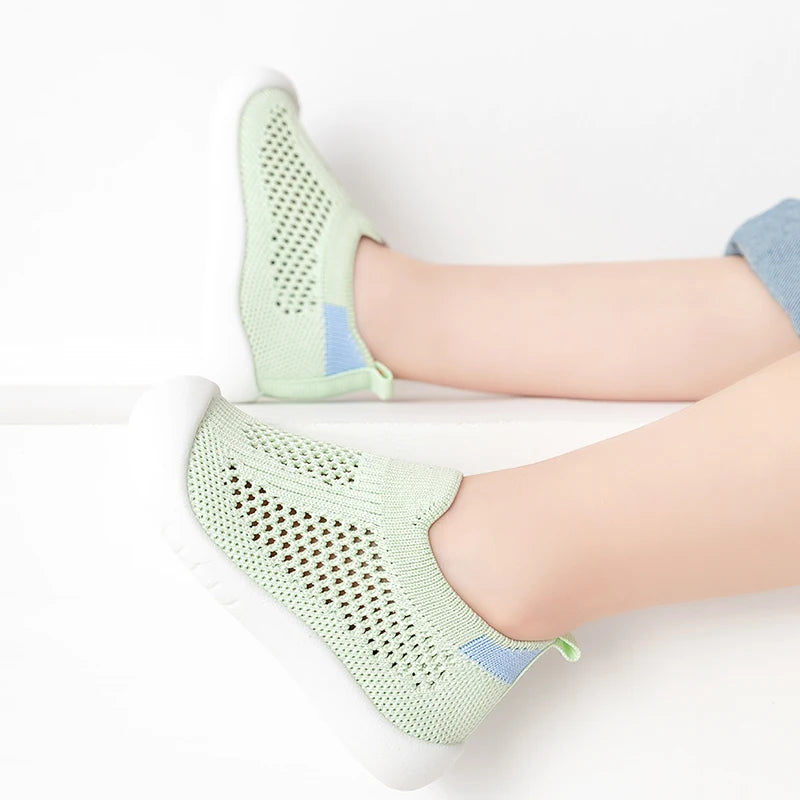 Chaussures de printemps populaires pour bébés, maille tricotée, respirantes, pour filles et garçons de 0 à 3 ans, baskets décontractées à enfiler, antidérapantes, pour tout-petits, pré-marcheurs