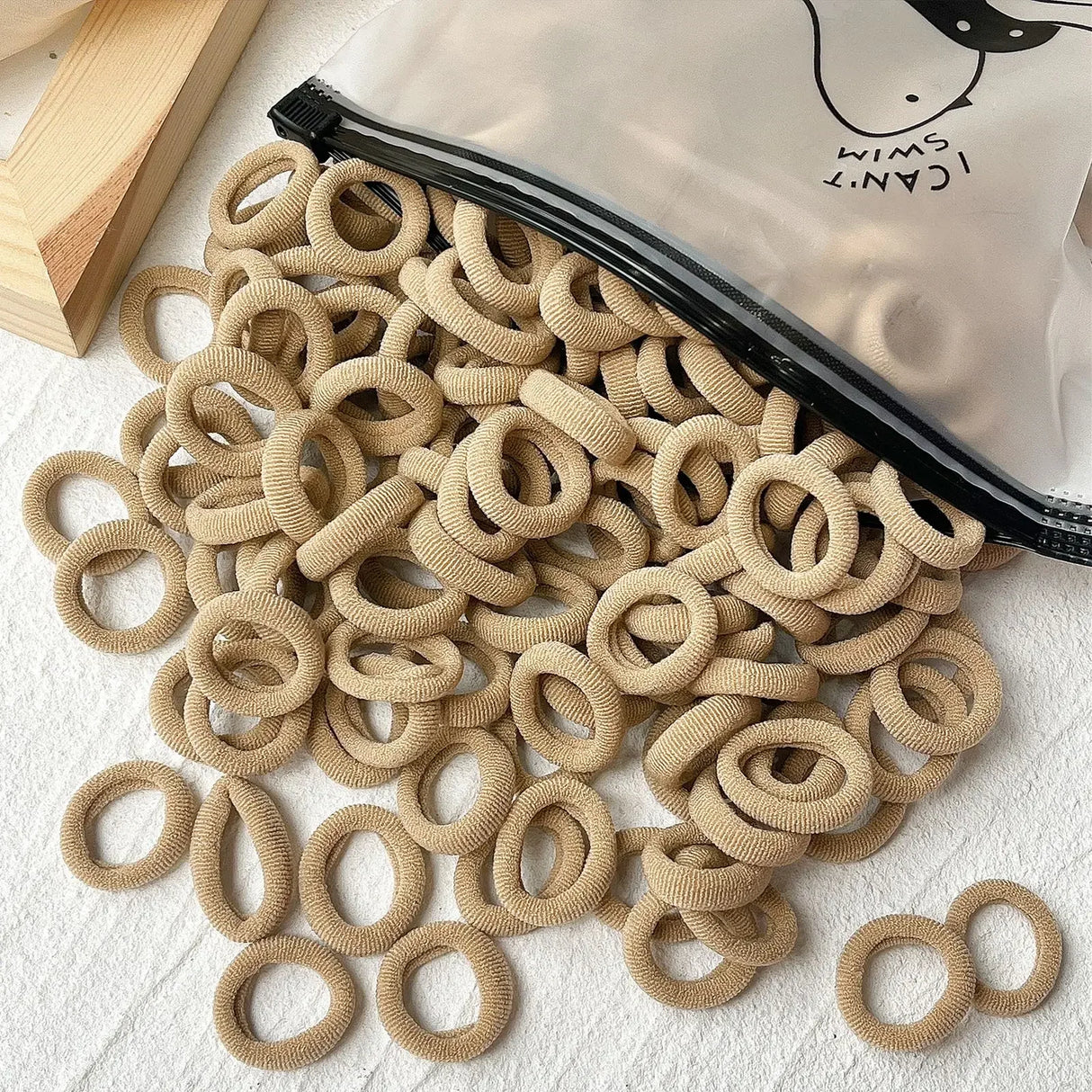 LOVEKIKI 50 bandas elásticas para el cabello, accesorios para el cabello para niñas, mini diademas de nailon coloridas, soporte para coletas, adornos para el cabello