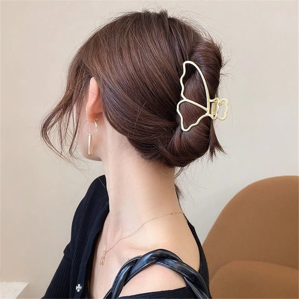Metal Hair Claw Crab Clip for Women Girls Korean Non Slip Big Geometric Barrette Shark Clip Hairpin Head Pearl Hair Accessories
