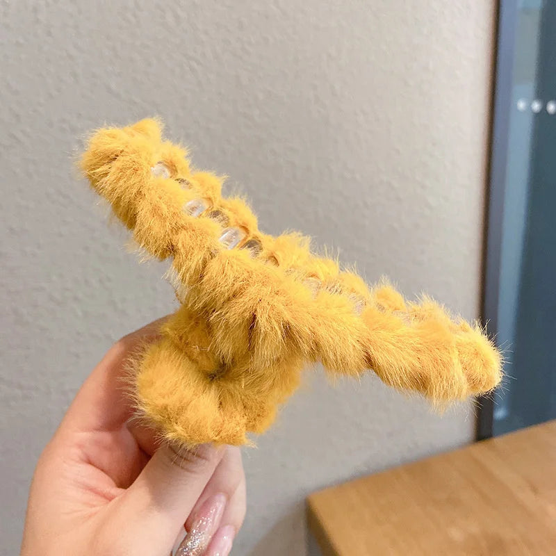 Winter Faux Fur Hair Claw for Women Elegant Acrylic Crab Barrette Hairpin Girl-Hair Accessories Furry Headwear Hair Claw Clip