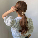 Pinces à cheveux rondes en perles pour femmes et filles, barrettes chics, épingles à cheveux en forme de crabe blanc, accessoires de coiffure tendance