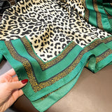 2023 Seidenschal 70x70cm LuxusmarkeDesigner Haar Leopardenmuster Taschentuch Hijab Schal Frauen Bandana Foulard Schalldämpfer Wrap