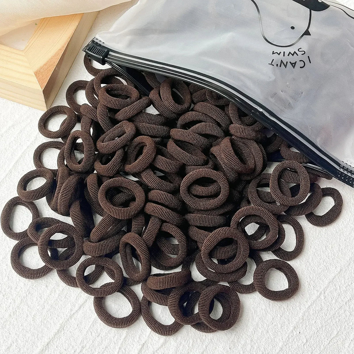 LOVEKIKI 50 bandas elásticas para el cabello, accesorios para el cabello para niñas, mini diademas de nailon coloridas, soporte para coletas, adornos para el cabello
