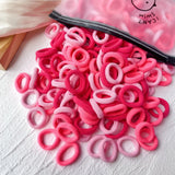 LOVEKIKI 50 bandas elásticas para el cabello, accesorios para el cabello para niñas, mini diademas de nailon coloridas, soporte para coletas, adornos para el cabello