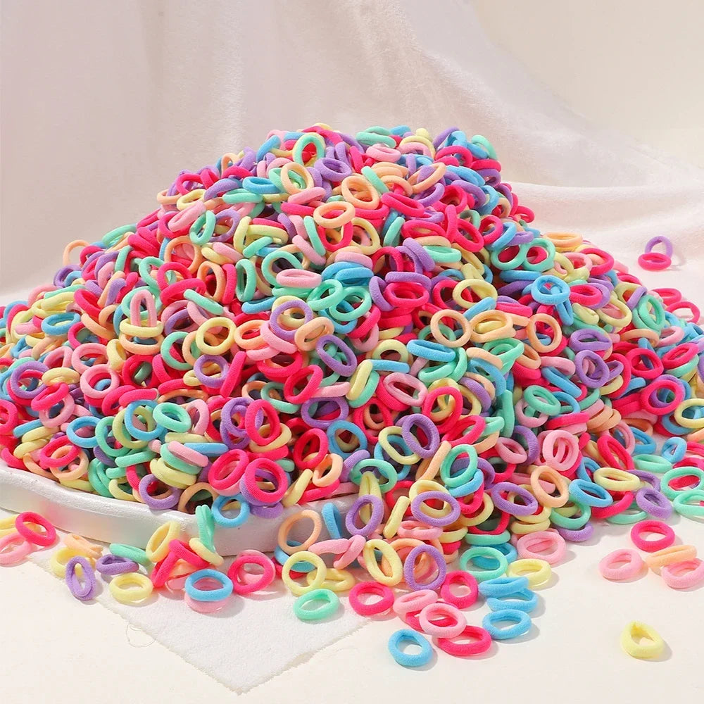 LOVEKIKI 50 bandas elásticas para el cabello, accesorios para el cabello para niñas, mini diademas de nailon coloridas, soporte para coletas, adornos para el cabello
