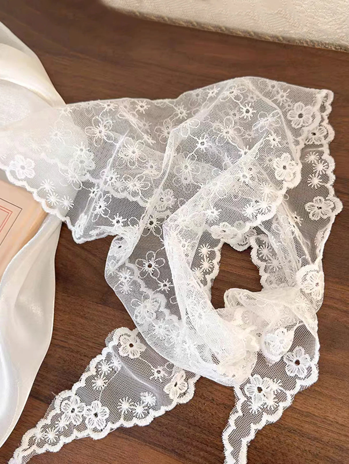 1 foulard triangulaire en dentelle rétro des années 1950, foulard brodé en dentelle, bandana floral au crochet pour femmes et filles