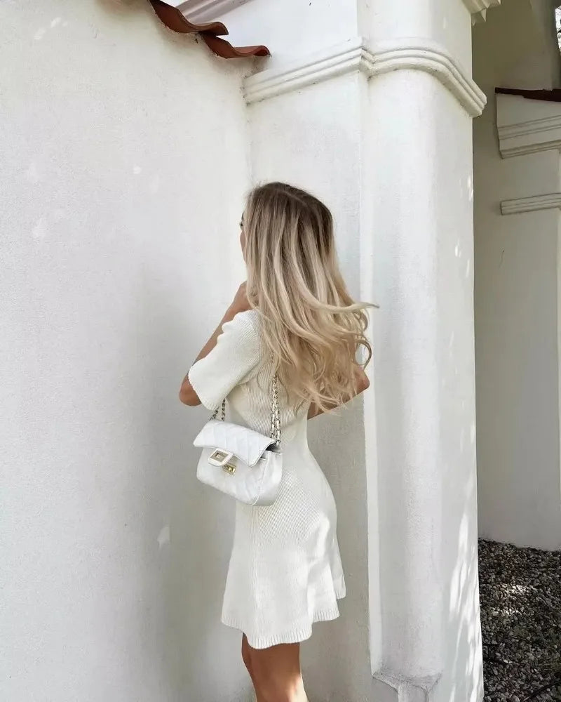 Robe courte élégante en tricot Trendix pour femme, coupe slim, taille haute, manches courtes, côtelée, idéale pour les vacances