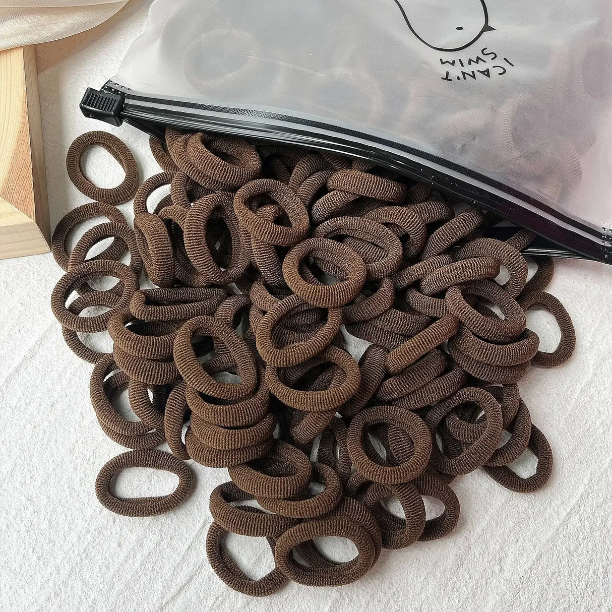 LOVEKIKI 50 bandas elásticas para el cabello, accesorios para el cabello para niñas, mini diademas de nailon coloridas, soporte para coletas, adornos para el cabello