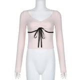 Top corto con lazo y cordones en contraste, color rosa, estilo coqueto, con pliegues ajustados y cuello en V, de punto, ideal para otoño.