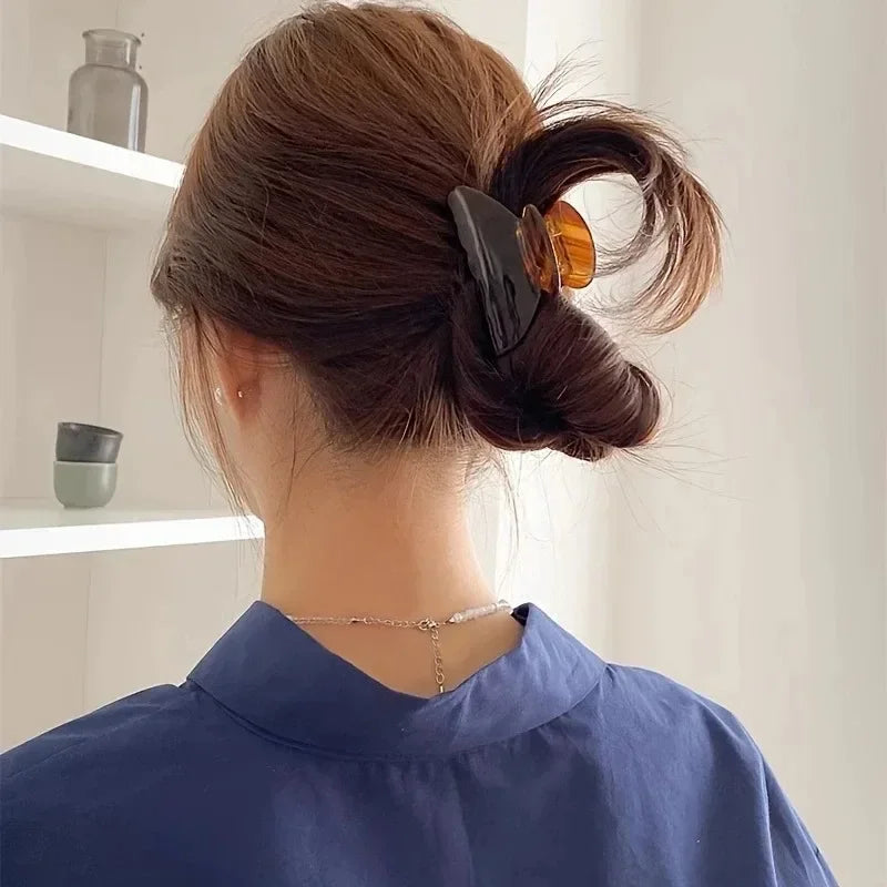 French Women's Hair Clips Elegant Acetate Hair Claw Medium Size Sweet Shark Clip Exquisite Girl Hairs Accessories Headwear 2024