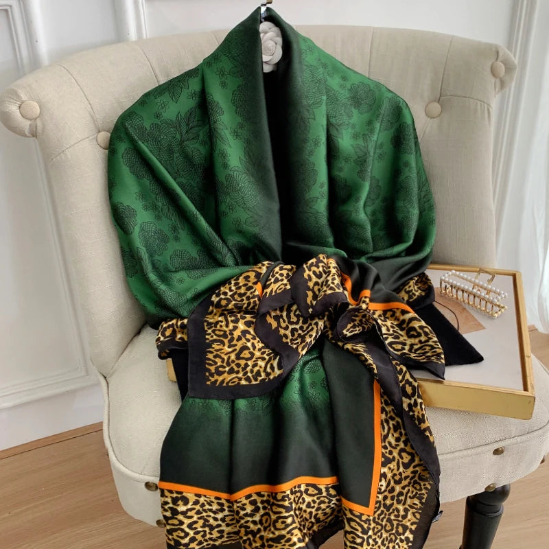 Foulard populaire, nouvelle serviette de plage, protection solaire, châle tendance de haute qualité pour femme, 180 x 90 cm, foulard en satin de soie, bandana imprimé couleur d'été
