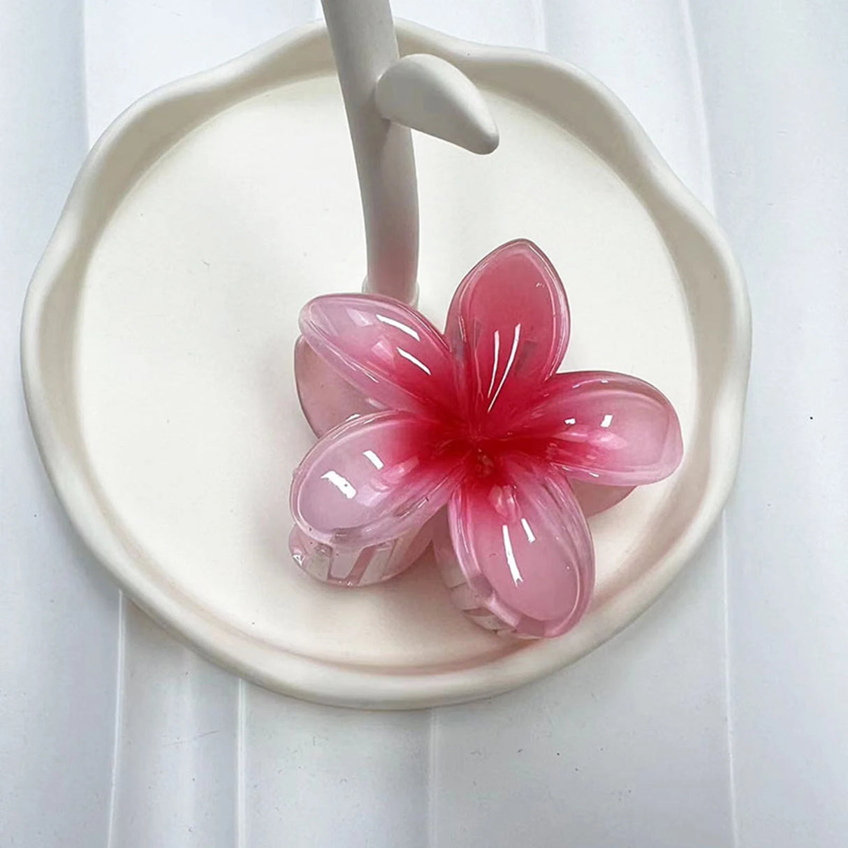 2024 Bohemian Beach Vacation Frangipani Egg Flower Hair Clips Lily Flower Hawaii Beach Hair Claw for Women Girl Hair Accessories