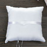 Coussin porte-alliances romantique avec ruban et perles, idéal pour cérémonie de mariage ou comme coussin de poche avec rubans décoratifs