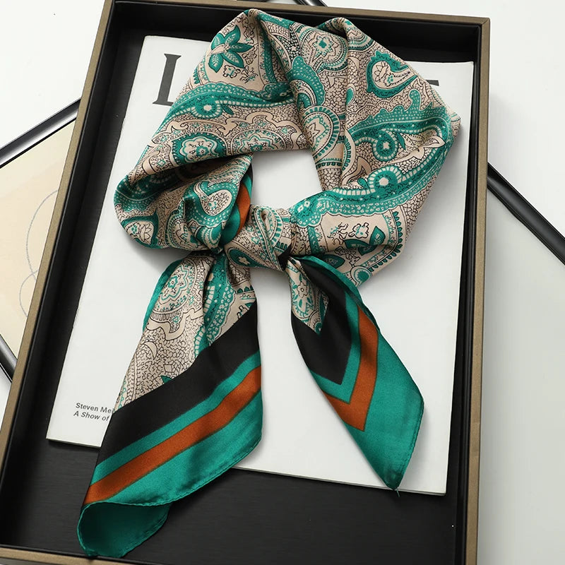 Neues Satin-Schal-Design mit wildem Leopardenmuster, quadratische Seidenschals für Damen, Wickeltuch, Kopftuch, Strandhaarband, Damen-Bandana