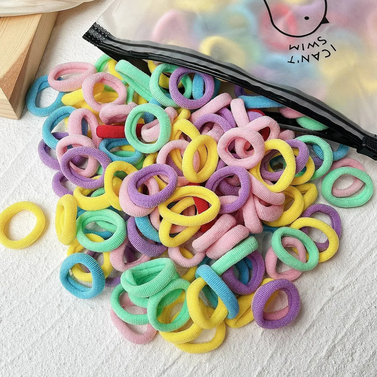 LOVEKIKI 50 bandas elásticas para el cabello, accesorios para el cabello para niñas, mini diademas de nailon coloridas, soporte para coletas, adornos para el cabello