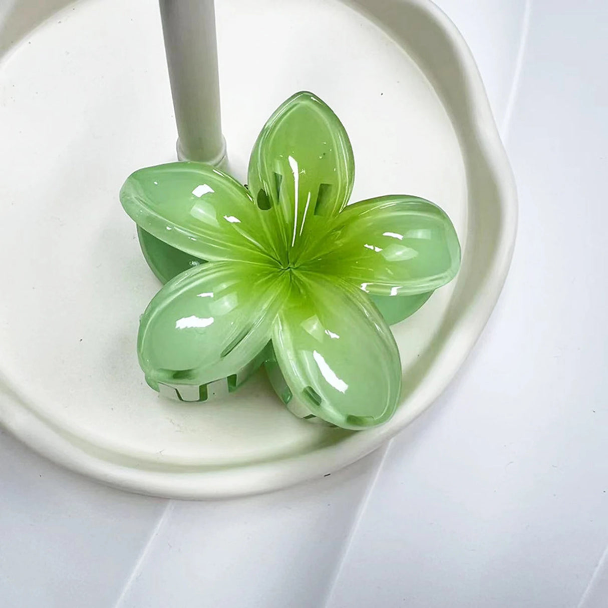 Gradient Frangipani Hair Clip 1PC Plumeria Hairpin Ins Style Ponytail Holder Barrette Sweet Shark Claws Party Hair Accessories