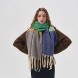 Écharpe coréenne à rayures et pompons pour femme, style dégradé de couleurs, style hiver, en imitation cachemire, douce et coupe-vent