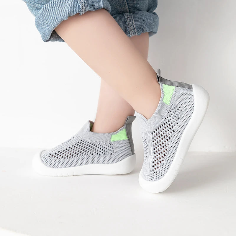 Chaussures de printemps populaires pour bébés, maille tricotée, respirantes, pour filles et garçons de 0 à 3 ans, baskets décontractées à enfiler, antidérapantes, pour tout-petits, pré-marcheurs