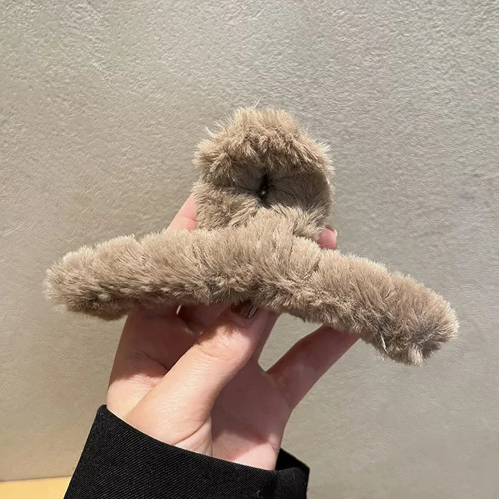 Winter Faux Fur Hair Claw for Women Elegant Acrylic Crab Barrette Hairpin Girl-Hair Accessories Furry Headwear Hair Claw Clip