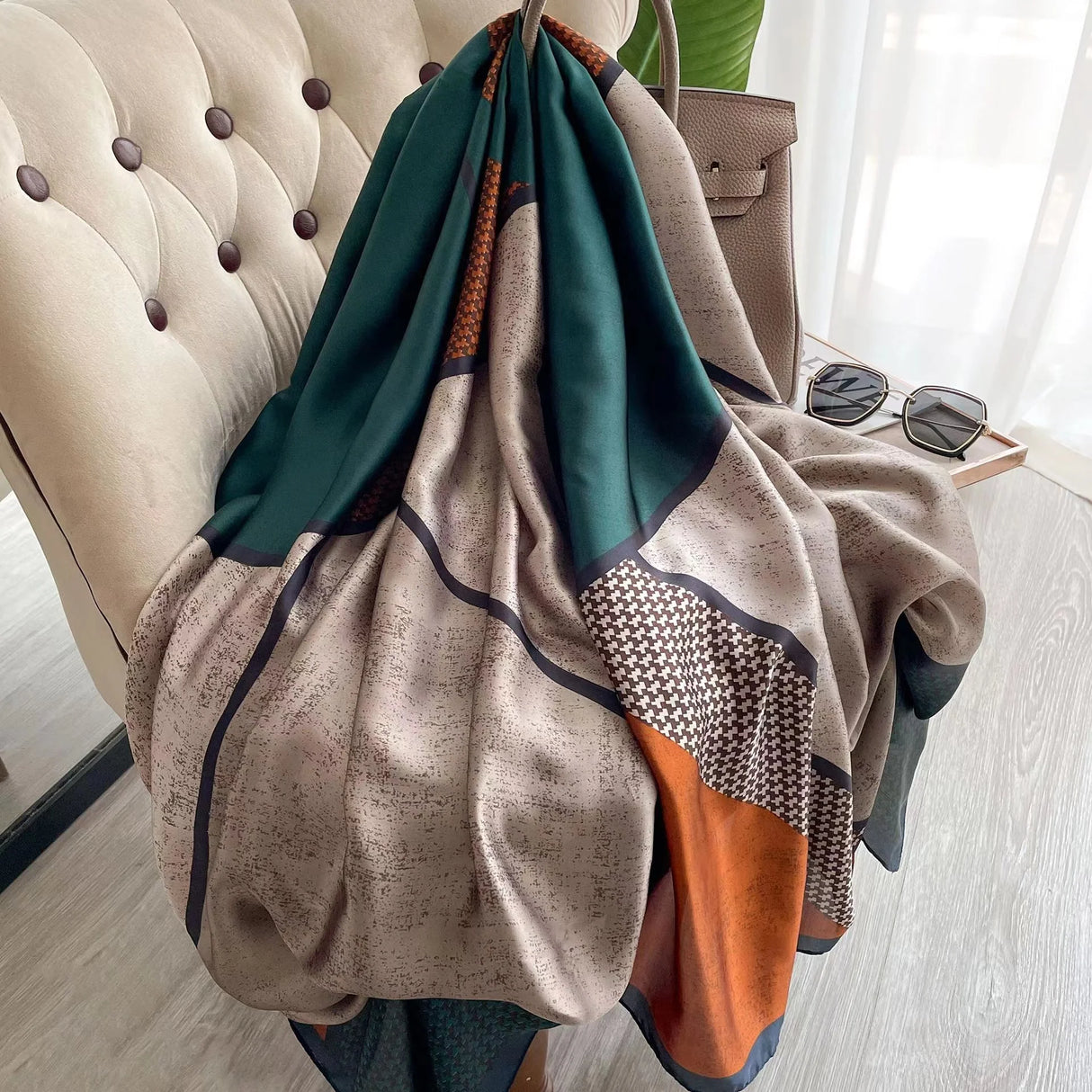 180X90CM Satin-Schals Herbst-Farbendruck-Bandana im koreanischen Stil Staubdichte Seidenschals Beliebtes Sonnenschutz-Strandtuch-Foulard